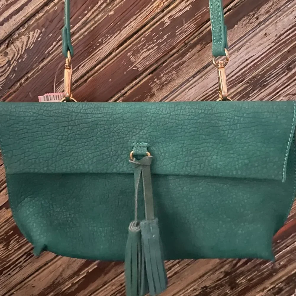 Street Level Dreia envelope crossbody real suede purse. Removable strap. NWT
